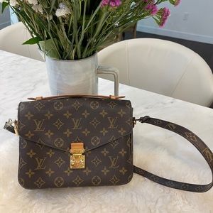 Louis Vuitton Pochette Métis Monogram Bag